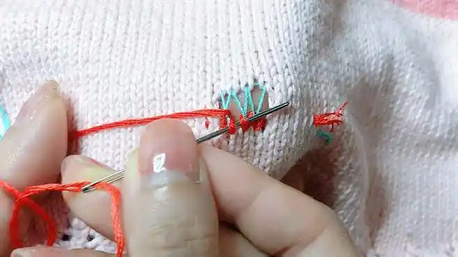 一根缝衣针修补毛衣上的破洞,毛衣破洞缝补针法-生活视频-搜狐视频