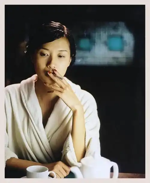 聊明星:50岁徐静蕾更新动态,近照曝光,原来她精神状态如此好