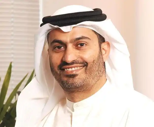 曼城老板曼苏尔酋长的表兄,同样来自阿布扎. 来自爆棚体育视频 - 微博