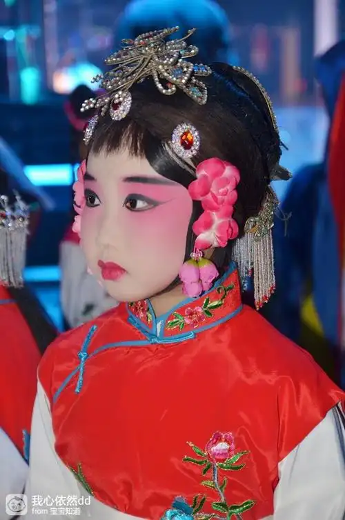 京剧大戏里走出了九岁小花旦!少儿学京剧的五大好处