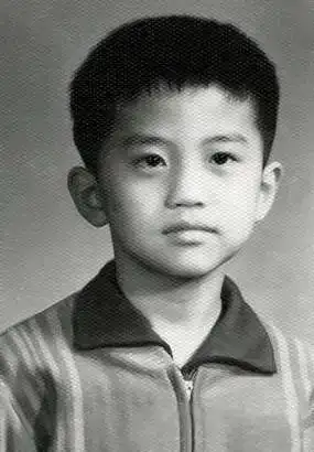 曾经年轻英俊的邓超在走向油腻大叔的路上一去不返