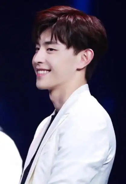 本以为长发的杨紫最美,直到她剪了邓伦同款短发,全网沦陷了