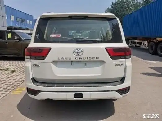 2023款丰田酷路泽3500港口最新售价80余万起可分期