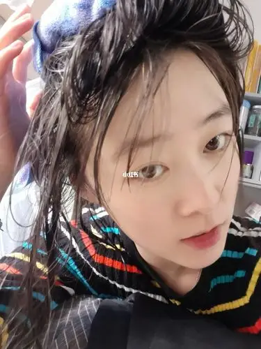 刚洗完头发抓拍
