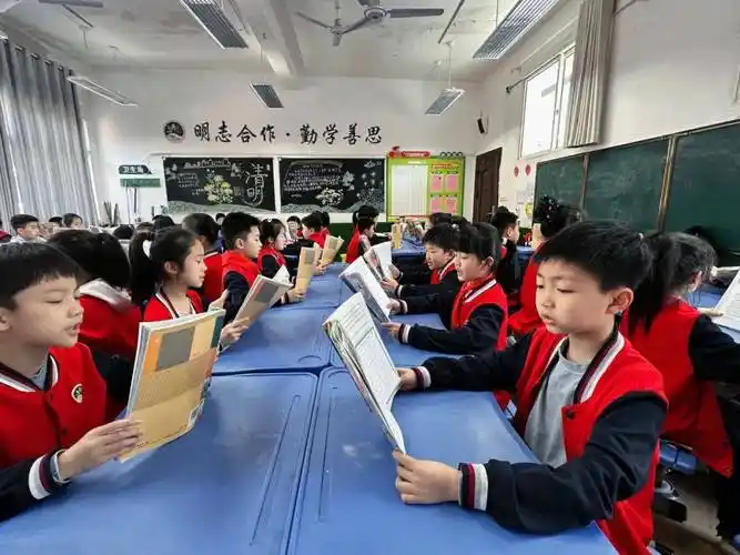 向光学生文明班级展风貌点点滴滴汇成长光丰小学3月份文明班级评比