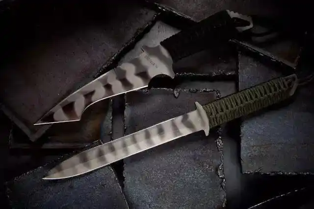 全世界最硬的军刀,想不到遇到比它更牛的中国山寨