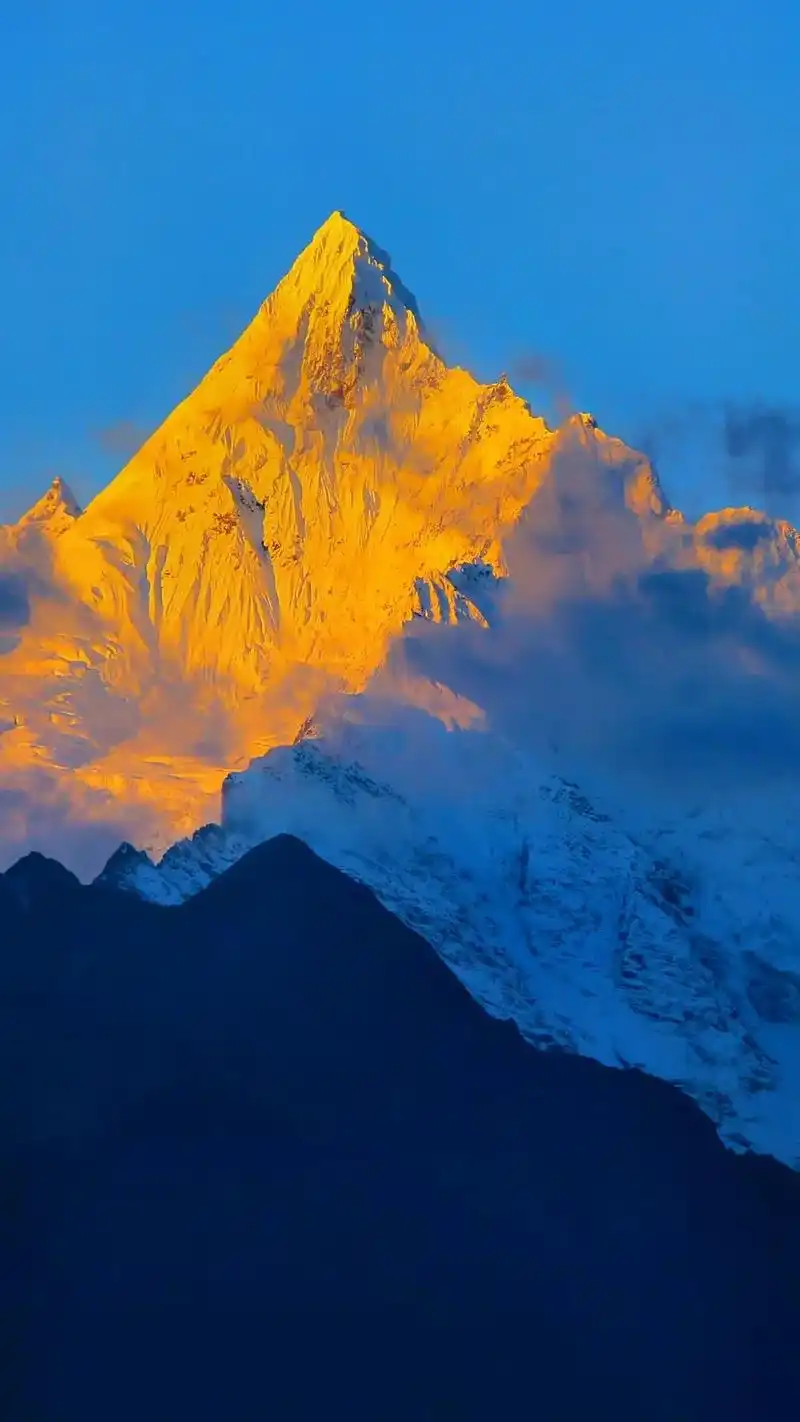 凌晨出发的梅里雪山日照金山,太幸运了