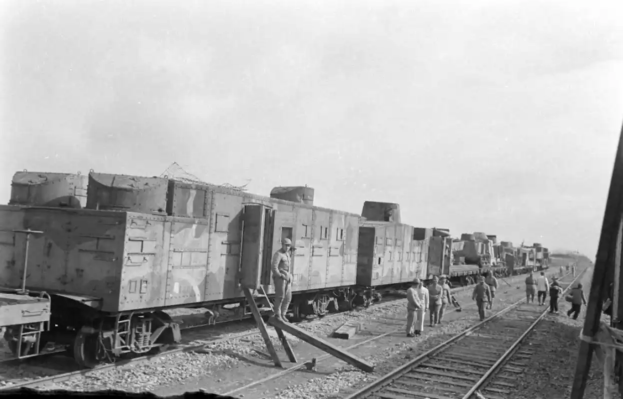 民国时期怎么坐火车?看看这些照片就知道了