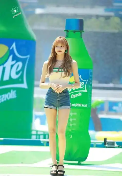 lisa雪碧活动夏日清凉少女_棕色_眼睛_短裤