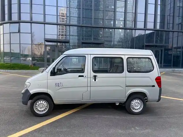 五菱之光s标准版的价格约为p标签 68 万元人民币