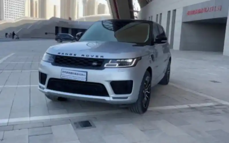 2021款路虎揽胜运动版3.