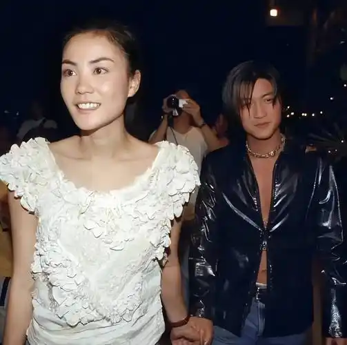 同是窦唯的基因,把王菲的女儿和高原的女儿一对比,差距就出来了