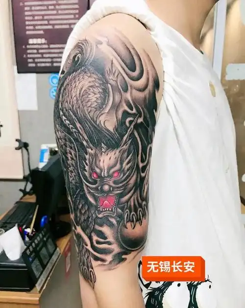 大臂麒麟纹身图片_手臂新传统纹身图案