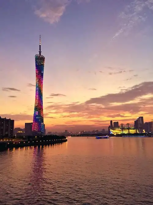 夕阳下的小蛮腰广州塔