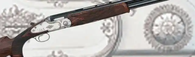 意大利伯莱塔公司在积累几百年设计生产轻武器的经验基础而生产的.