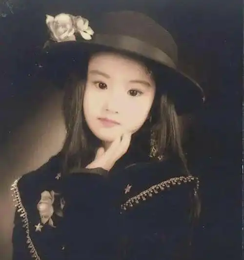 赵丽颖还有个亲弟弟?长相和姐姐差别好大