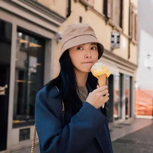 姚晨明星同款渔夫帽子圆顶不对称帽檐女日系防紫外线帽子