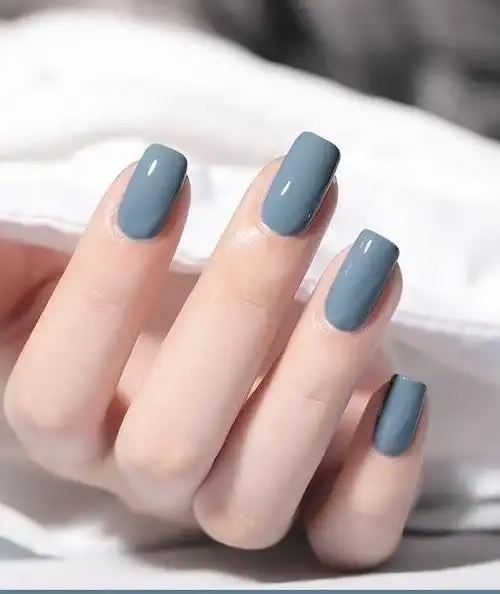 涂什么颜色的指甲油显手白