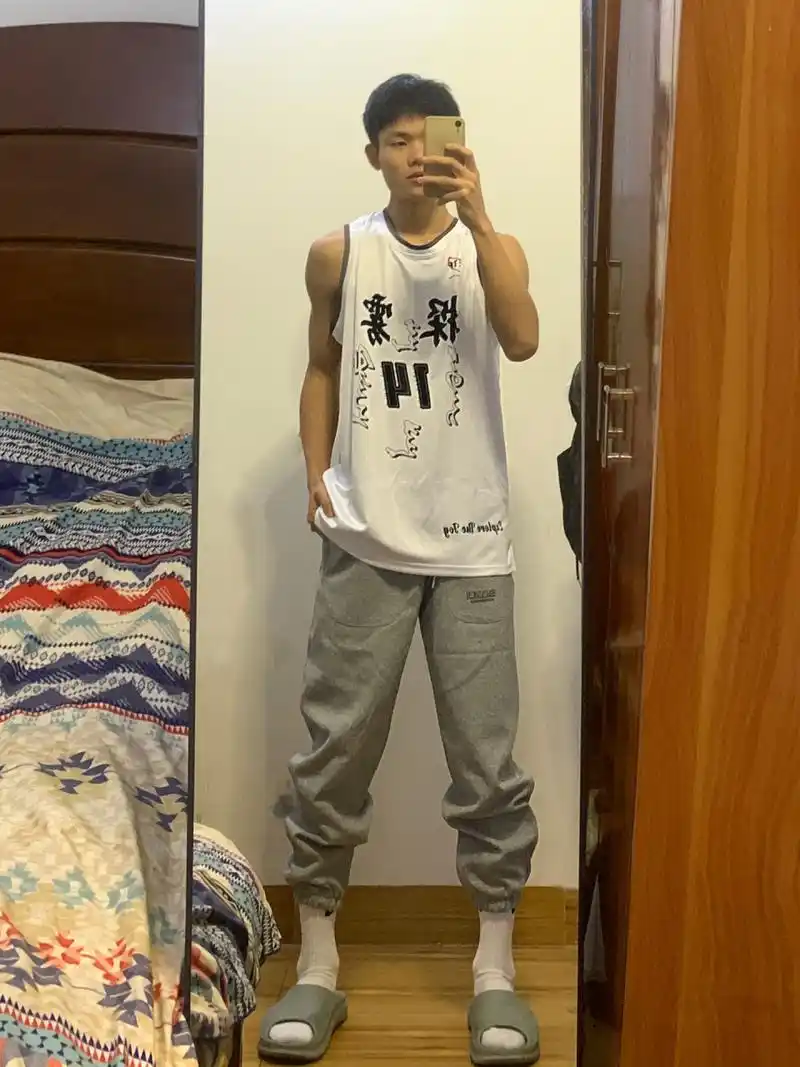 无效介绍:大16615 篮球体育生 179 六块腹肌 我的建议是看到最后