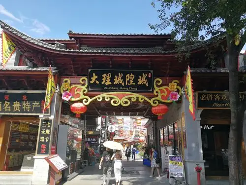 拎着妖女漫旅彩云南