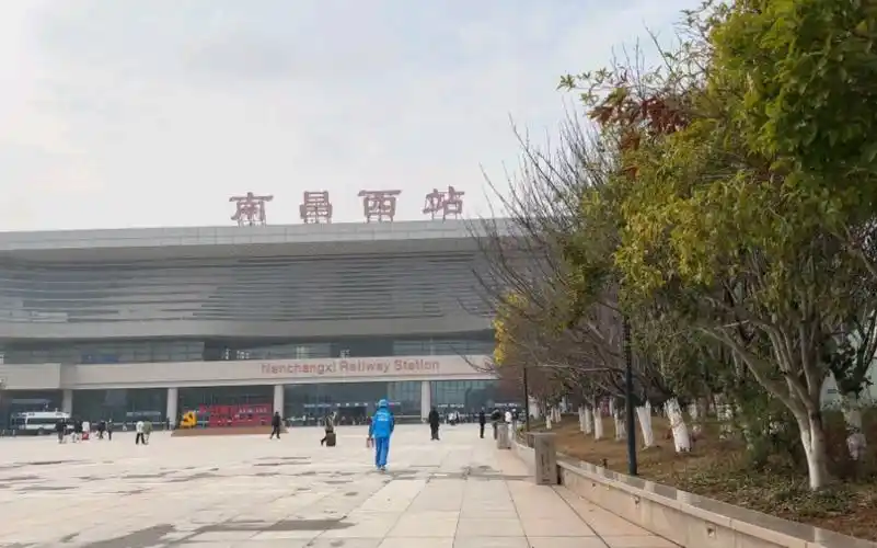 第二次来南昌了,南昌西站广场