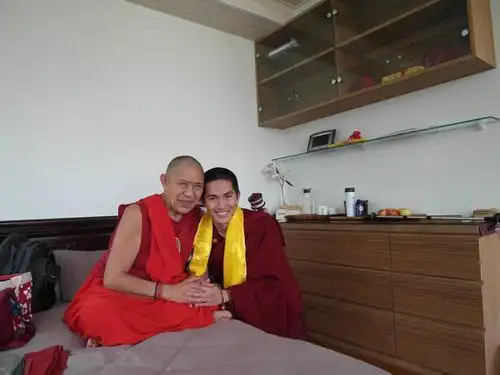 尊贵的吉美多杰仁波切抵达禅修园区!