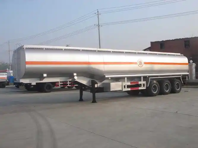 三桥48方油罐车 hch9403gyyb型运油半挂车
