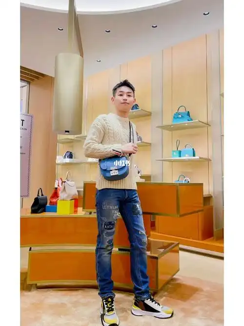 moynat 男生的包