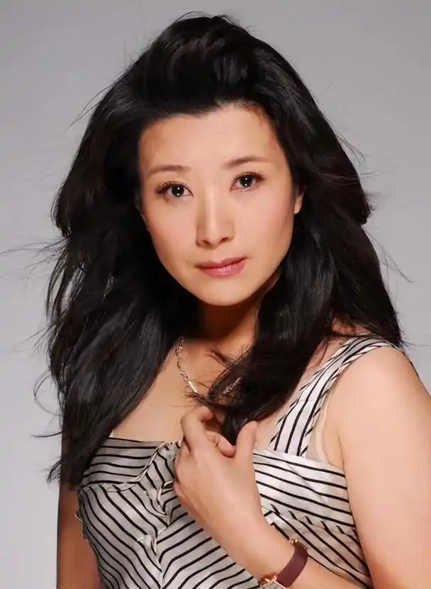 著名演员王静:低调演戏35年,一人撑起母亲晚年,59岁婚姻成谜