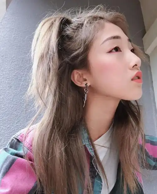 因为杨超越与yamy同是参加创造101选秀出道的,同为是