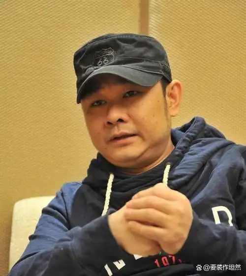 刀郎,中国乐坛的传奇人物之一,以其独特的音乐风格和深情的演唱风格