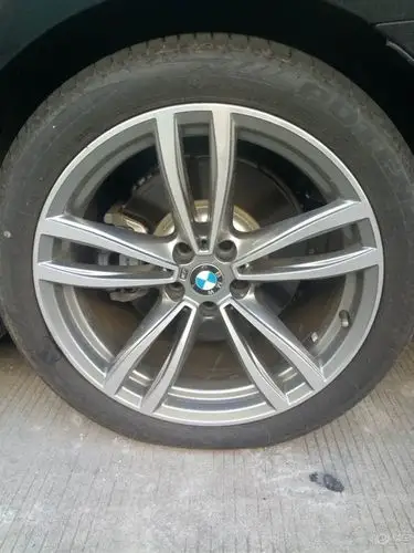 宝马730的轮胎型号和花纹是什么?