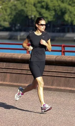 幻灯:凯特王妃妹妹公园遭偷拍 惊人神似被认错