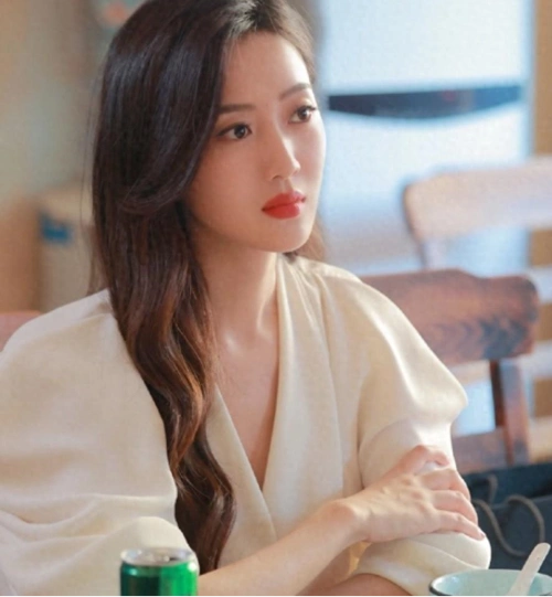 王梓薇在杨紫主演的新剧《承欢记》中出演"小桃",这让我感到惊讶.