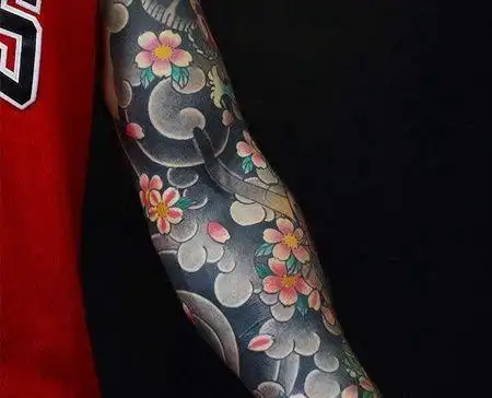 日式胳膊樱花纹身图案