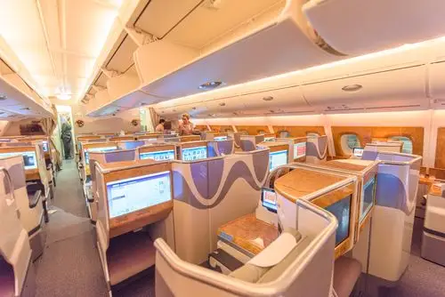 抵达阿联酋迪拜机场,阿联酋航空空中巨无霸客机a380.