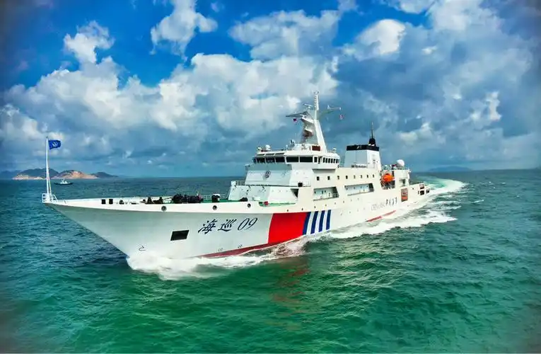 我国首艘万吨级海事巡逻船"海巡09"轮海上雄姿.广东海事局供图