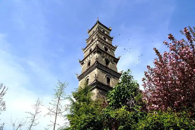 安康有座阁楼式宝塔 高30米共九层