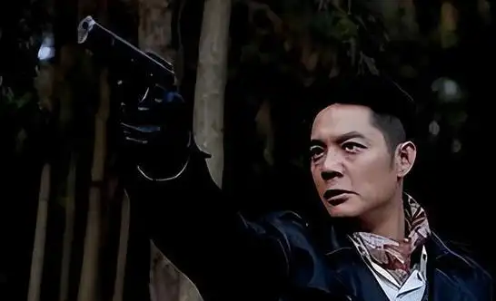 程愫花21年捧红丈夫却被抛弃离婚后抱着儿子痛哭今逆袭成院长