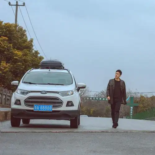 街道人车合影.(牌照后期) - 艾科摄影 - 图虫