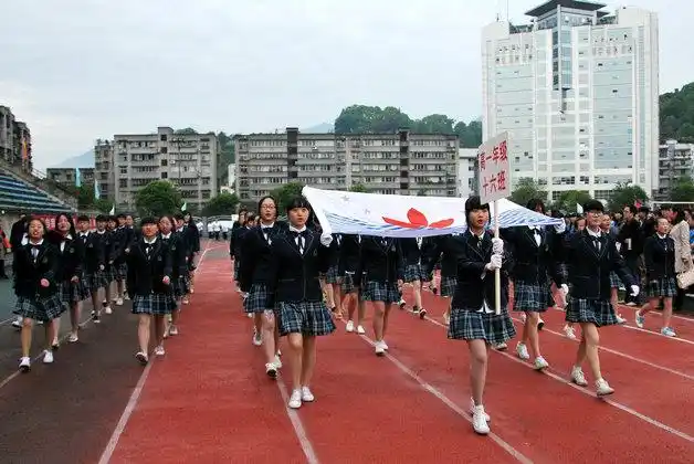 欢迎来到四川省雅安中学! 现在是:2019年05月09日