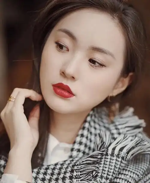 好看唇形集合:m型唇经典,樱桃唇可爱,高级唇更耐看,你是哪种