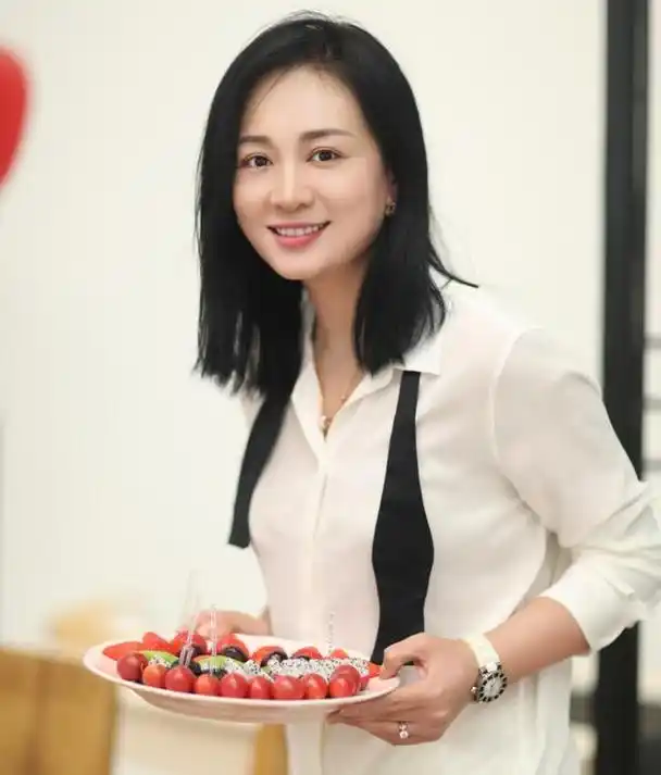 演员涓子当红时低调嫁圈外丈夫婚后连生两子如今怎样了