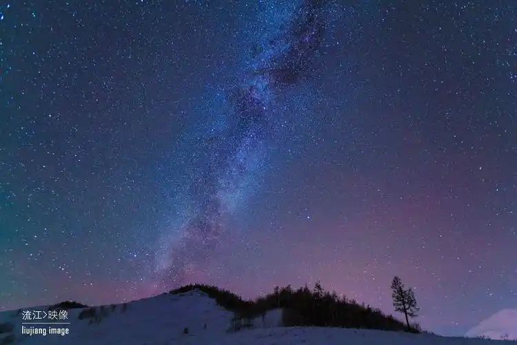 新疆雪山上的星空