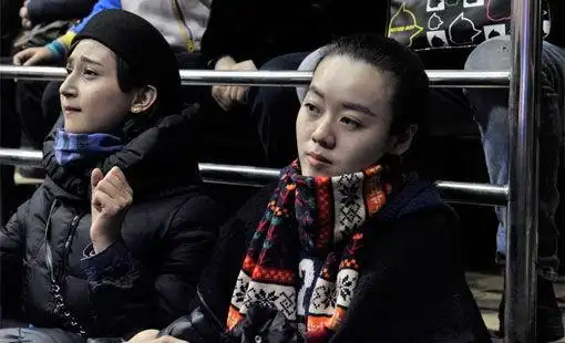 苏伟妻子观战cba 新疆dj现场求婚成功