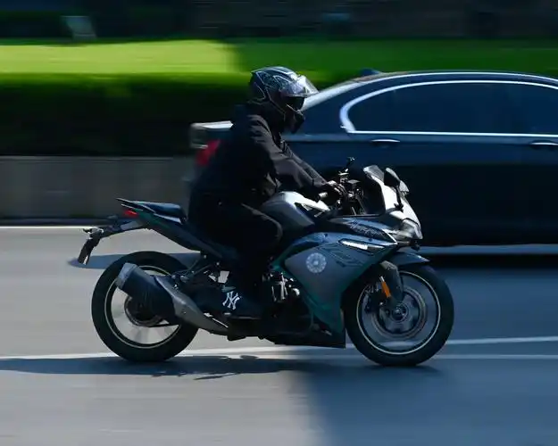 10月16日下午城墙南门追焦,#追焦 #摩托车 #机车 #女 - 抖音