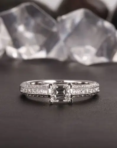 锦和珠宝专场女款18k金66分群镶方形钻石戒指