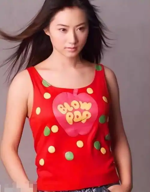 尹红:才貌双全的东方卫视主持人,主持风格稳重,深受观众喜欢_节目