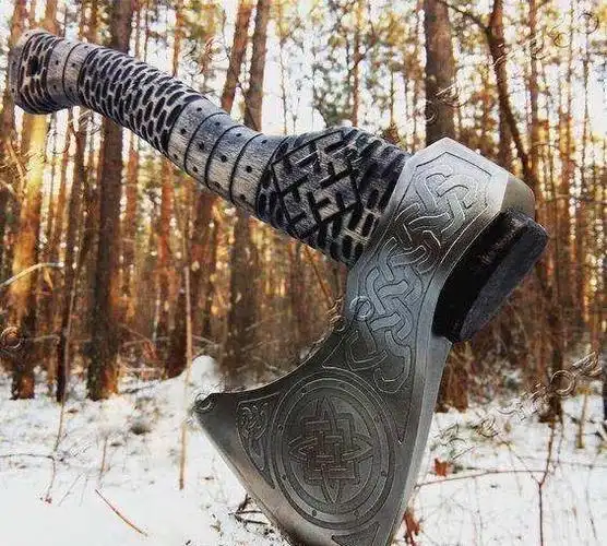 1 / 8 维京战斧其实才是维京人最常见使用最多的武器,几乎是人手一把