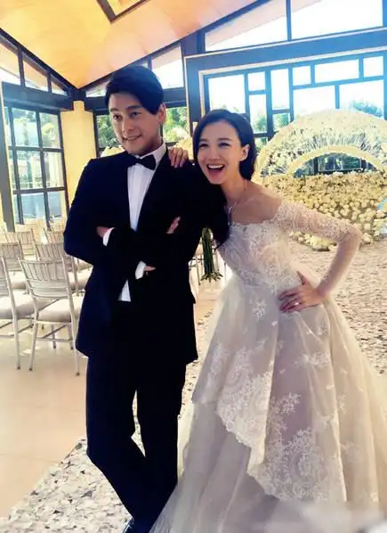 朱孝天携娇妻拍婚纱大片 韩雯雯秀身材